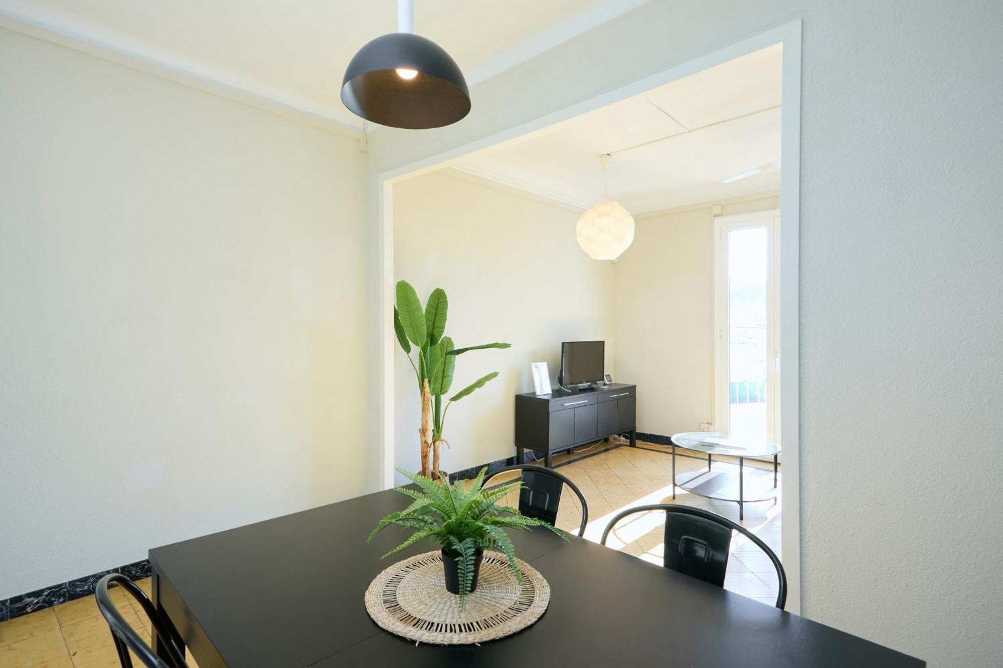 63Par1016- Sunny Apartment In Paralel Барселона Экстерьер фото
