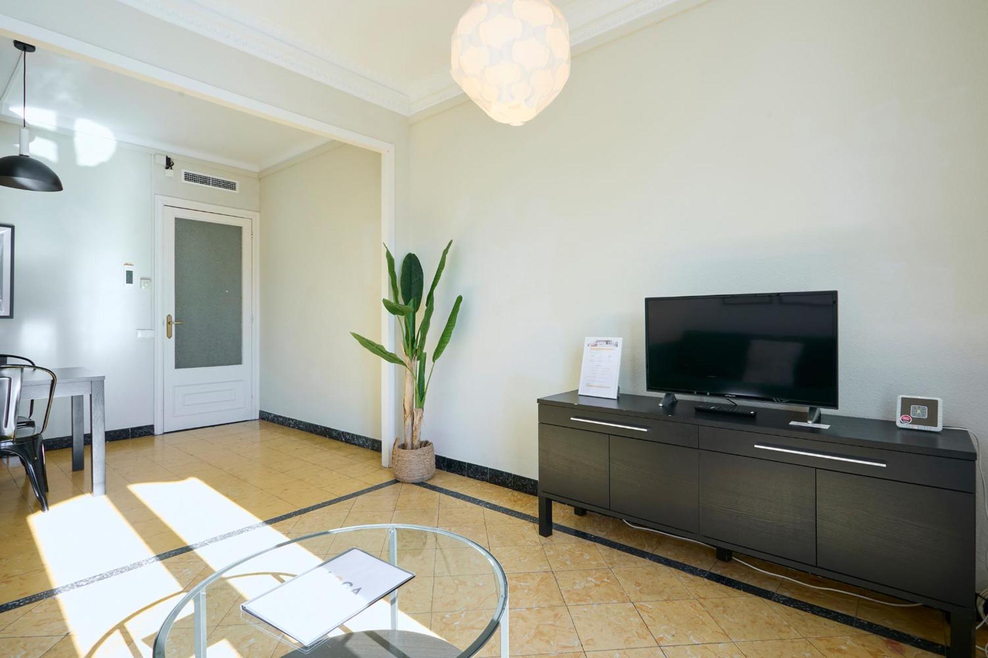 63Par1016- Sunny Apartment In Paralel Барселона Экстерьер фото